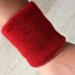 Bírói csuklószorító pár-frottír (kék-piros) 8cm széles