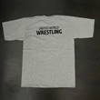 Férfi póló - szürke wrestling mintával - szürke pólón