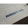 Közepes törölköző (70x140) - Wrestling felirattal - fehér, kék, anyagában nyomott mintával 