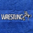 Közepes törölköző (70x140) - Birkózó mintával, Wrestling felirattal - középkék, hímzett