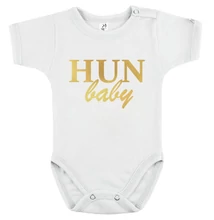 Baba-body, pamut fehér - HUN Baby - arany mintával - KÜLÖNBÖZŐ UJJHOSSZÚSÁGBAN