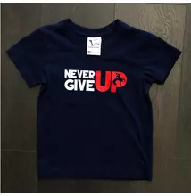 Gyerek tengerészkék póló - Never give up mintával-4ÉVES-110CM