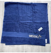  Közepes törölköző (70x140) - Birkózó mintával, Wrestling felirattal - sötétkék, hímzett