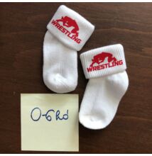 Baba zokni - piros összekapaszkodós mintával - fehér zoknin (0-6hó)