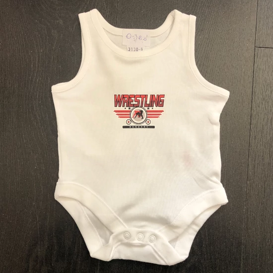 Baba-body, pamut fehér - 0-3 hó - Wrestling 3 csíkos mintával - Színes - Ujjatlan
