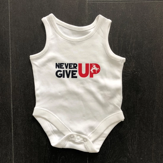 Baba-body, pamut fehér - 0-3 hó - Never Give Up mintával - sötétkék-piros - Ujjatlan