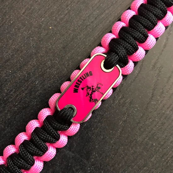 Paracord karkötő - Pink, fekete - Dobós mintával