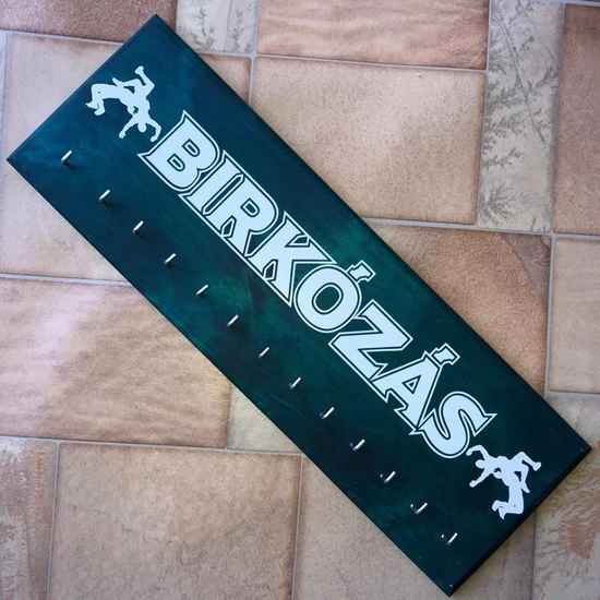 Éremtartó fából akasztós, 60cm-es, 1 soros-türkizkék