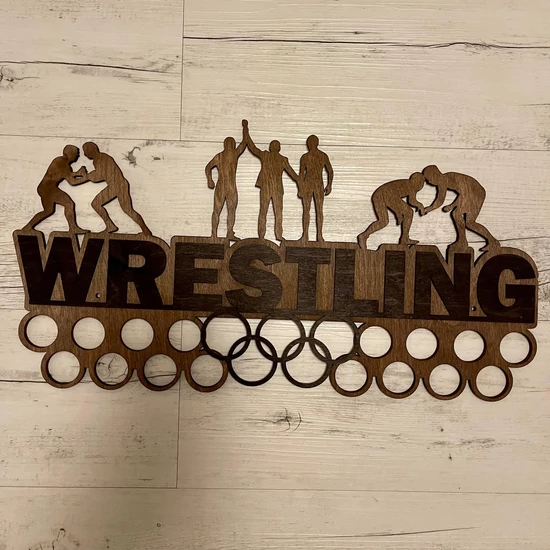 Fali Éremakasztó Fából - WRESTLING - karikás (középbarna alapon, sötétbarna) 46x24 cm