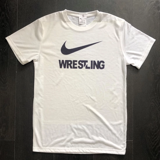 Férfi fehér technikai póló - Wrestlingnike mintával