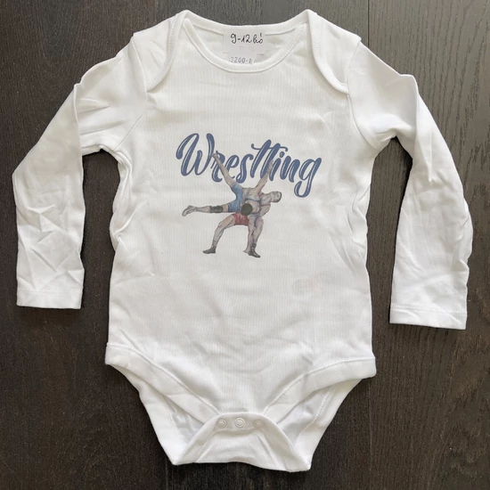 Baba-body, pamut fehér - 9-12 hó - Wrestling rajzolt mintával - Színes - Hosszú ujjas