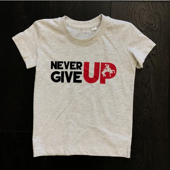 Gyerek világos szürke póló - Never give up mintával-4ÉVES-110CM