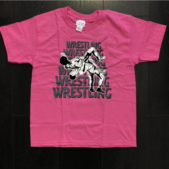 Gyerek póló - Wrestling hatsoros felirattal dobós mintával - sötét rózsaszín pólón
