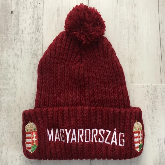 Téli bojtos kötött sapka, bordó-magyarország felirattal