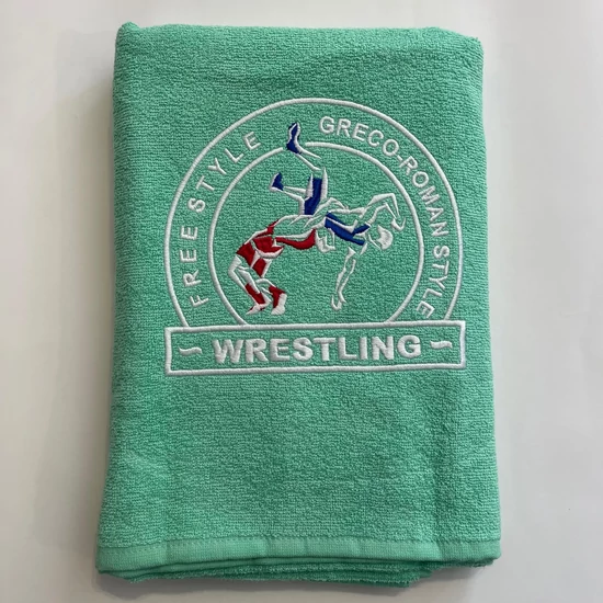 Nagy törölköző (70x140cm) - kerek birkózó logóval - hímzett, menta