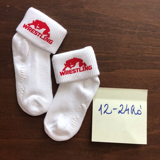 Baba zokni - piros összekapaszkodós mintával - fehér zoknin (12-24hó)