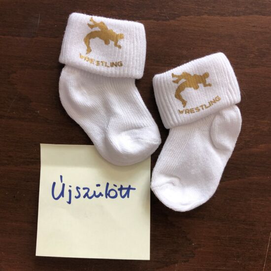 Baba zokni - arany új dobós mintával - fehér zoknin (újszülött)